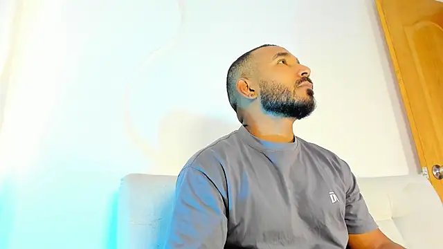 Snapshot of LeoCarter_ chatting on June 2026 01:00:02 PM LeoCarter online show from June 2026 01:00:02 PM