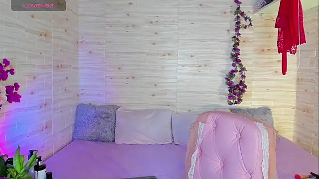 Brittanny777  online show from July 2026 04:52:01 PM