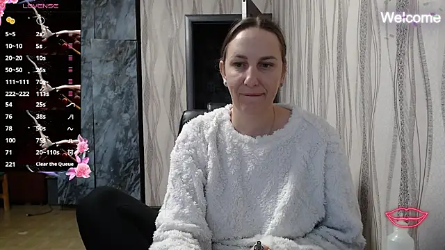 Snapshot of Yevgeshka-Milashka chatting on October 2025 05:17:02 AM Yevgeshka-Milashka online show from October 2025 05:17:02 AM