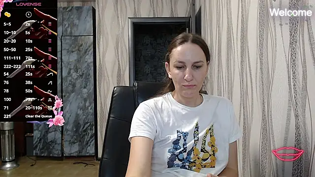 Snapshot of Yevgeshka-Milashka chatting on October 2025 05:28:02 AM Yevgeshka-Milashka online show from October 2025 05:28:02 AM
