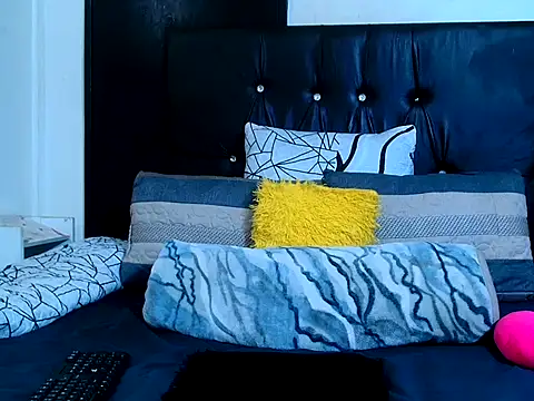 sexybitchh22 online show from June 2026 07:19:01 PM
