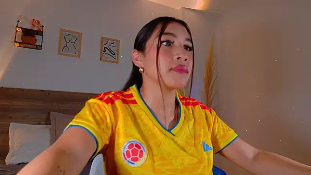  Emmakiss  online show from June 2026 12:00:02 PM