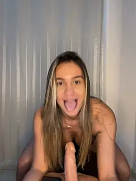 Snapshot of Betinhaalves chatting on July 2026 06:03:01 PM Betinhaalves online show from July 2026 06:03:01 PM