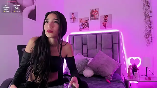 Snapshot of Violeta_Velvet_ chatting on June 2026 12:47:01 PM Violeta Velvet online show from June 2026 12:47:01 PM