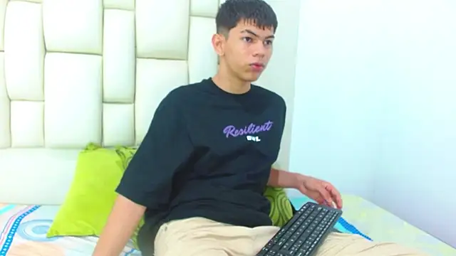 LoganNaughty online show from June 2026 12:39:02 PM