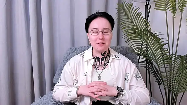 Snapshot of LeonOsbey chatting on June 2026 02:18:02 PM LeonOsbey online show from June 2026 02:18:02 PM
