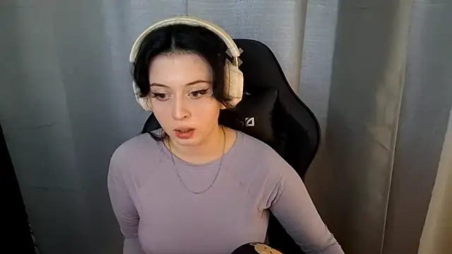 YunaLush online show from June 2026 06:40:01 AM