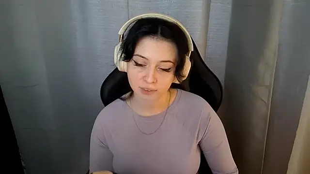 YunaLush online show from June 2026 06:52:02 AM
