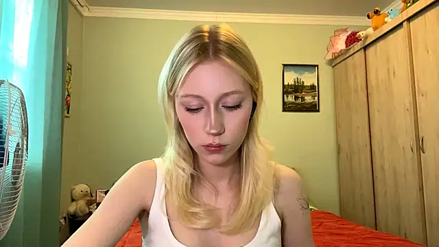 Snapshot of BossedFrog chatting on June 2026 02:23:01 PM BossedFrog online show from June 2026 02:23:01 PM