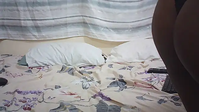 nicolesbiggy online show from June 2026 12:54:01 PM