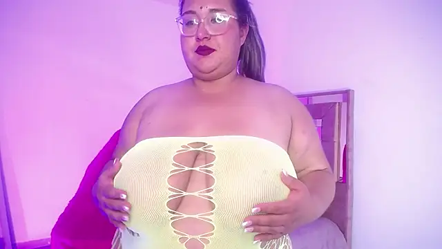 Snapshot of HoneyBunnyBBW chatting on June 2026 01:48:01 AM HoneyBunnyBBW online show from June 2026 01:48:01 AM