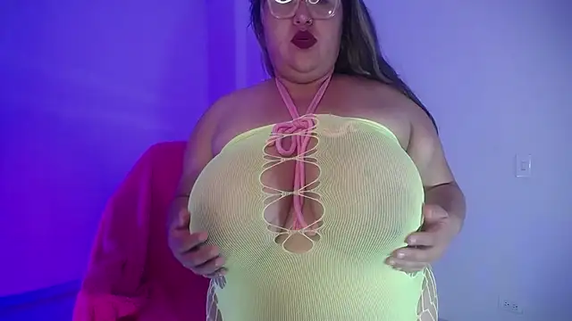 Snapshot of HoneyBunnyBBW chatting on July 2026 03:15:01 AM HoneyBunnyBBW online show from July 2026 03:15:01 AM