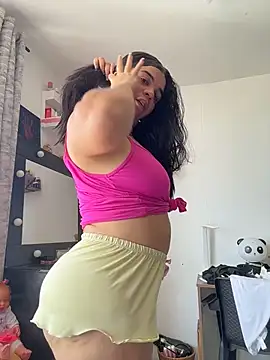 Siri Luxx online show from June 2026 04:05:01 PM