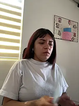Snapshot of AngieRousse chatting on June 2026 01:33:02 PM AngieRousse online show from June 2026 01:33:02 PM