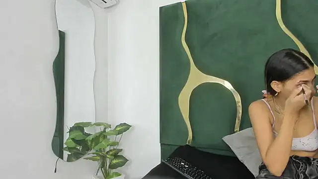 Snapshot of Mila_petiteasm chatting on July 2026 12:26:01 PM Mila petiteasm online show from July 2026 12:26:01 PM