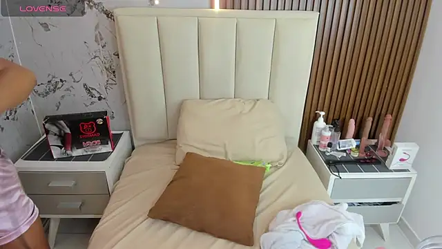 NINAMARTINS online show from July 2026 03:50:02 AM