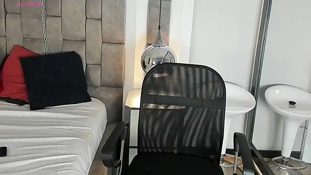 Snapshot of LucasThomson_ chatting on July 2026 04:10:02 AM LucasThomson online show from July 2026 04:10:02 AM