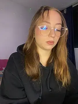 Caamii  online show from June 2026 01:17:02 AM