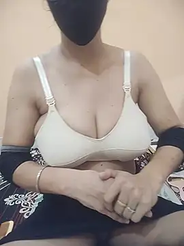 Snapshot of Anna_gougeous chatting on June 2026 06:40:02 AM Anna gougeous online show from June 2026 06:40:02 AM