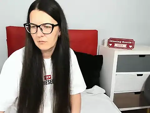 NadiaXlove online show from June 2026 05:52:01 PM