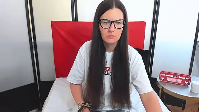 NadiaXlove online show from June 2026 03:01:01 PM