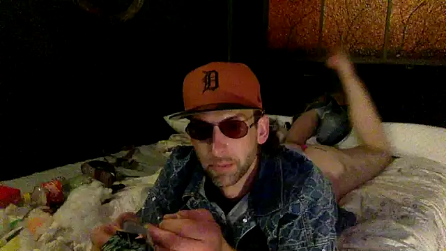 Snapshot of thierrybae chatting on June 2026 06:18:02 AM thierrybae online show from June 2026 06:18:02 AM