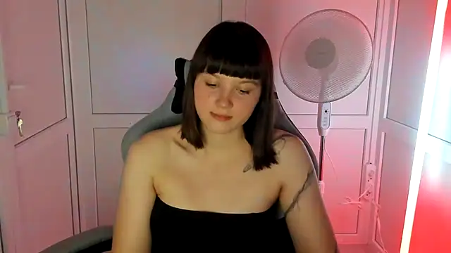 Snapshot of Vanilla_Vixen chatting on June 2026 06:13:01 PM Vanilla Vixen online show from June 2026 06:13:01 PM