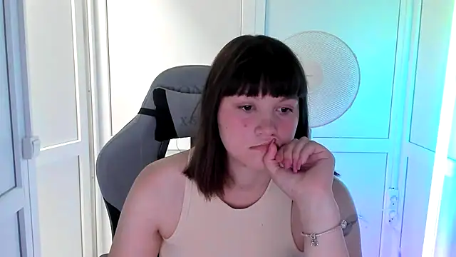 Snapshot of Vanilla_Vixen chatting on July 2026 06:03:01 PM Vanilla Vixen online show from July 2026 06:03:01 PM