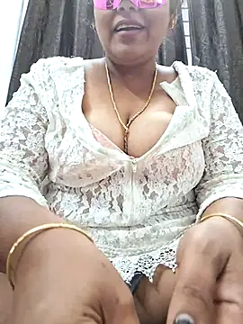 Snapshot of Hot_Sreeja_Tamil chatting on July 2026 01:02:02 PM Hot Sreeja Tamil online show from July 2026 01:02:02 PM