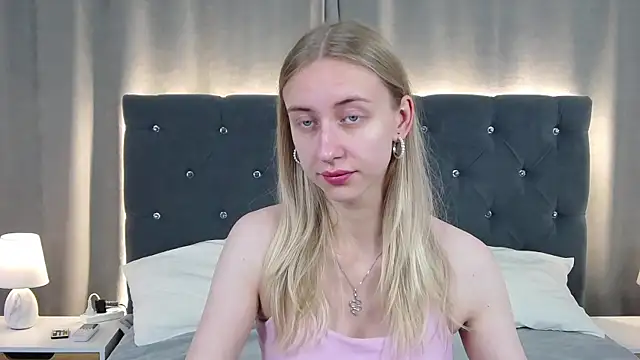 LirienVexx online show from July 2026 04:02:02 AM