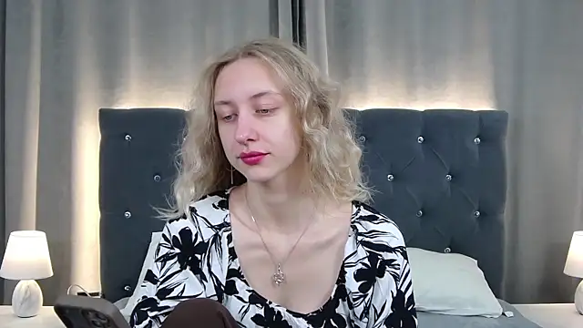 LirienVexx online show from June 2026 04:01:02 AM