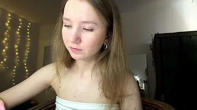Snapshot of smalllisa chatting on June 2026 06:13:01 PM smalllisa online show from June 2026 06:13:01 PM