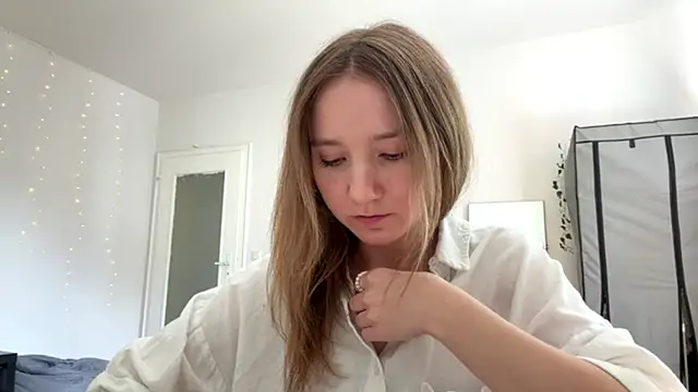 Snapshot of smalllisa chatting on June 2026 02:18:01 PM smalllisa online show from June 2026 02:18:01 PM