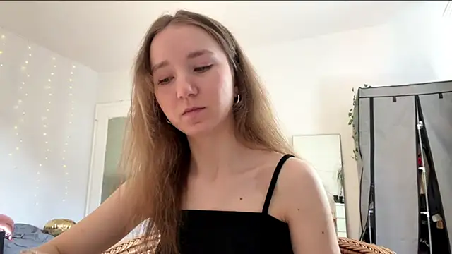 Snapshot of smalllisa chatting on June 2026 04:08:01 PM smalllisa online show from June 2026 04:08:01 PM