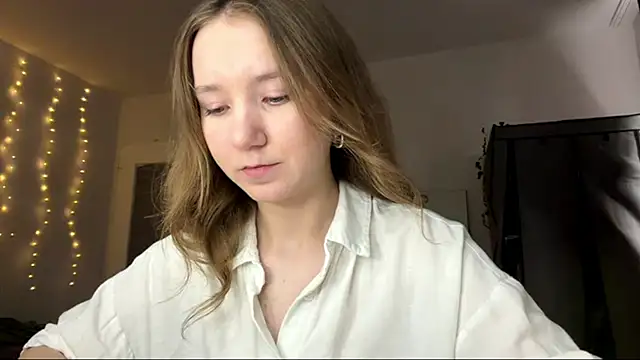 Snapshot of smalllisa chatting on June 2026 06:14:01 PM smalllisa online show from June 2026 06:14:01 PM