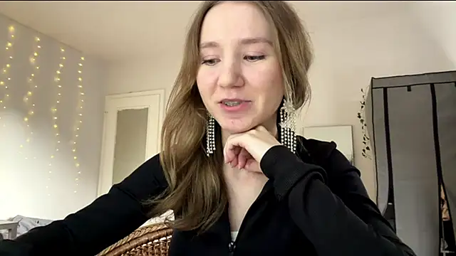 Snapshot of smalllisa chatting on June 2026 06:05:02 PM smalllisa online show from June 2026 06:05:02 PM
