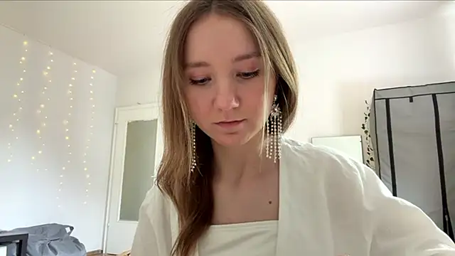 Snapshot of smalllisa chatting on June 2026 02:11:01 PM smalllisa online show from June 2026 02:11:01 PM