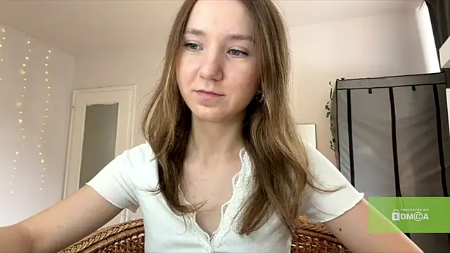 Snapshot of smalllisa chatting on June 2026 03:45:01 PM smalllisa online show from June 2026 03:45:01 PM