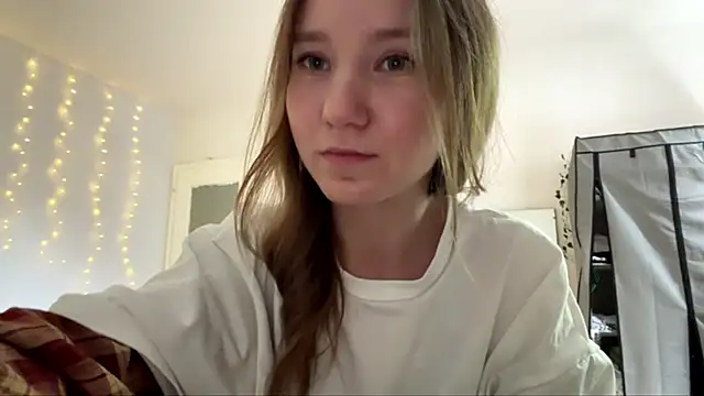 Snapshot of smalllisa chatting on June 2026 04:55:02 PM smalllisa online show from June 2026 04:55:02 PM