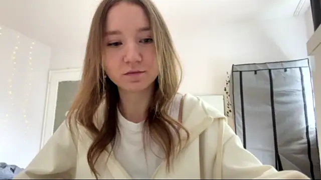 Snapshot of smalllisa chatting on June 2026 09:03:01 AM smalllisa online show from June 2026 09:03:01 AM