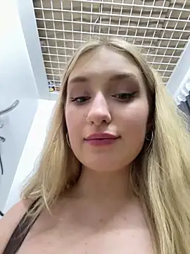 Snapshot of Polly_Pop chatting on July 2026 03:35:01 PM Polly Pop online show from July 2026 03:35:01 PM