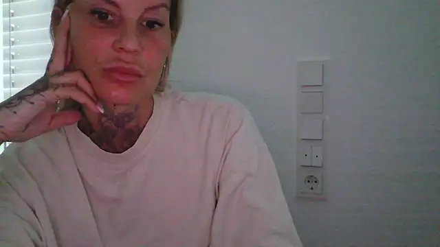 Snapshot of Sierablum chatting on June 2026 04:01:02 PM Sierablum online show from June 2026 04:01:02 PM