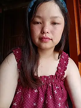 Snapshot of Linna-bae chatting on July 2026 06:47:02 AM Linna-bae online show from July 2026 06:47:02 AM