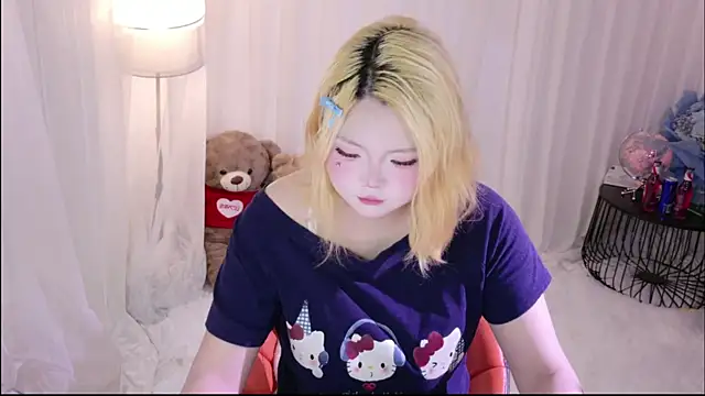 Snapshot of YaMi-11 chatting on June 2026 07:06:02 AM YaMi-11 online show from June 2026 07:06:02 AM