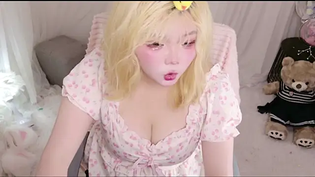 Snapshot of YaMi-11 chatting on July 2026 04:24:01 AM YaMi-11 online show from July 2026 04:24:01 AM