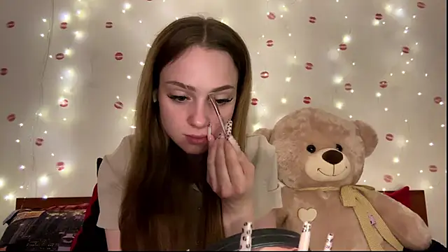 Snapshot of itskylieee chatting on June 2026 01:19:02 PM itskylieee online show from June 2026 01:19:02 PM