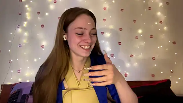 Snapshot of itskylieee chatting on June 2026 10:04:01 AM itskylieee online show from June 2026 10:04:01 AM