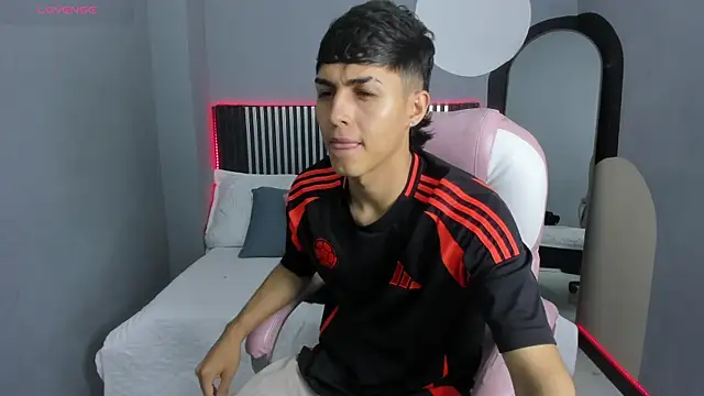 Snapshot of Axel_Mendozaa chatting on June 2026 08:19:02 PM Axel Mendozaa online show from June 2026 08:19:02 PM