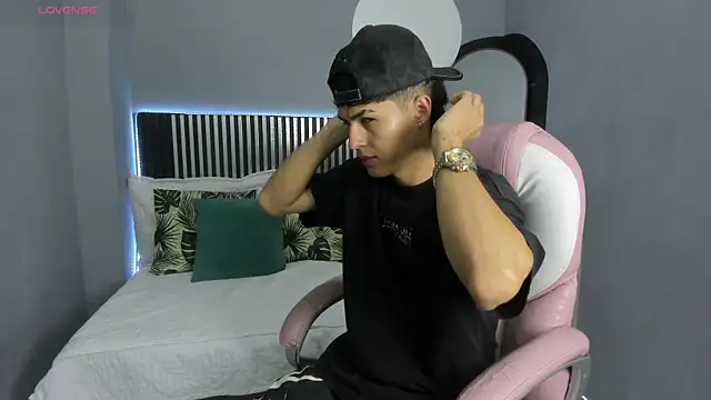 Snapshot of Axel_Mendozaa chatting on June 2026 08:06:01 PM Axel Mendozaa online show from June 2026 08:06:01 PM