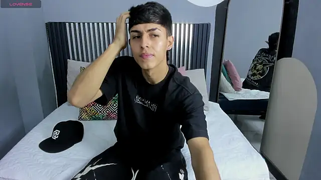 Snapshot of Axel_Mendozaa chatting on July 2026 08:02:01 PM Axel Mendozaa online show from July 2026 08:02:01 PM